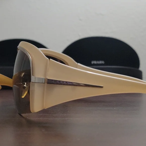 2 pair of Prada sunglasses - Picture 4 of 6